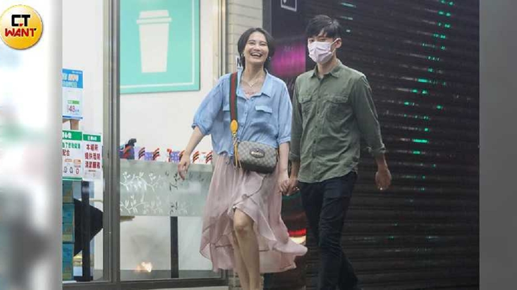 賴品妤爆熱戀 街邊磨蹭熊抱新歡帶回香閨
