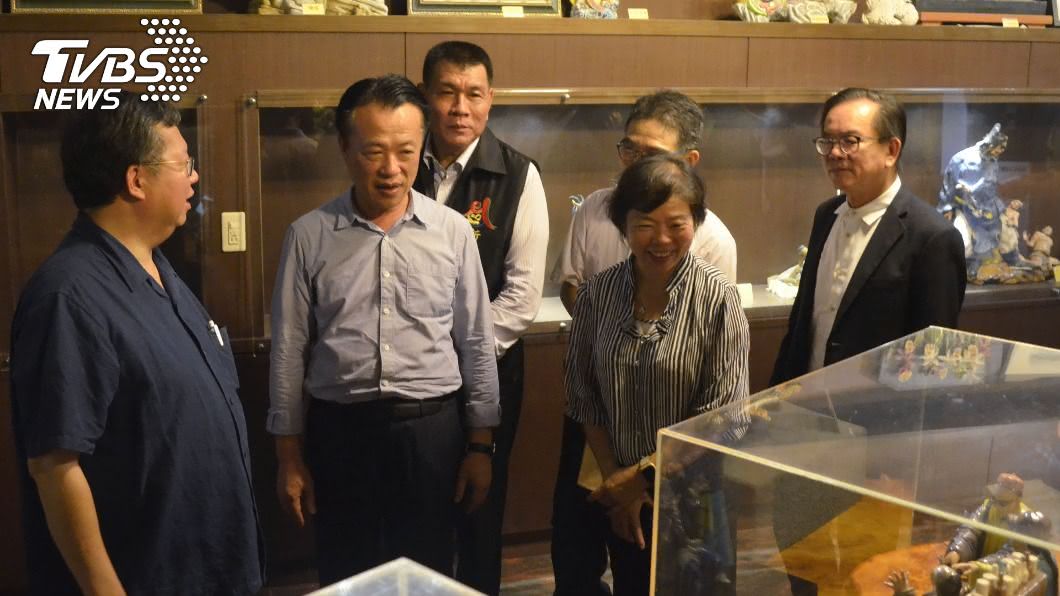 疑酸柯文哲「穿布鞋見貴賓」 鄭文燦回應了