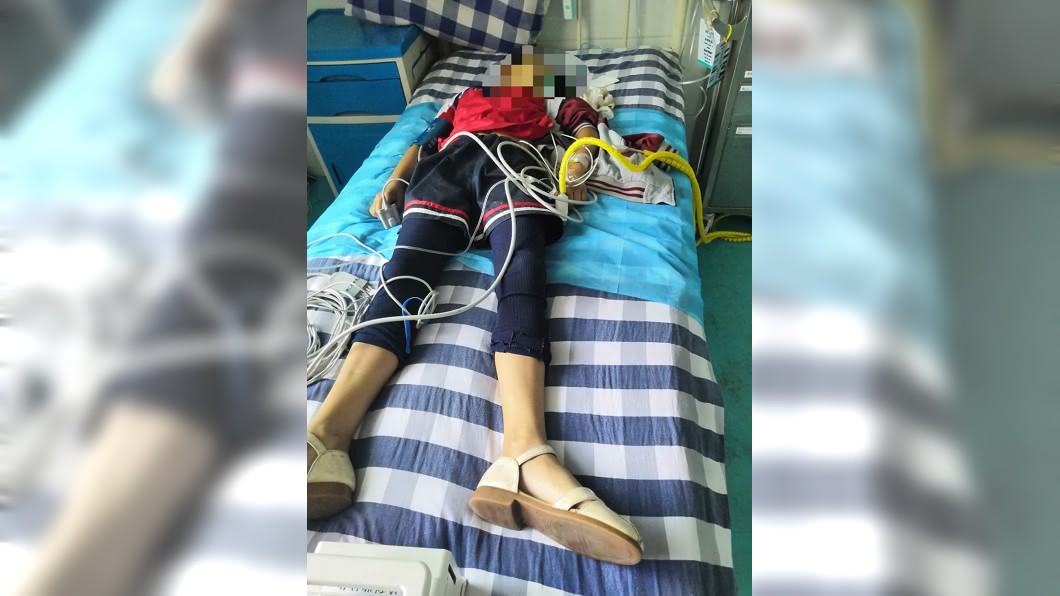 雙胞胎妹妹目睹姊姊遭虐死全程。(圖/翻攝自陸媒《四川觀察》)