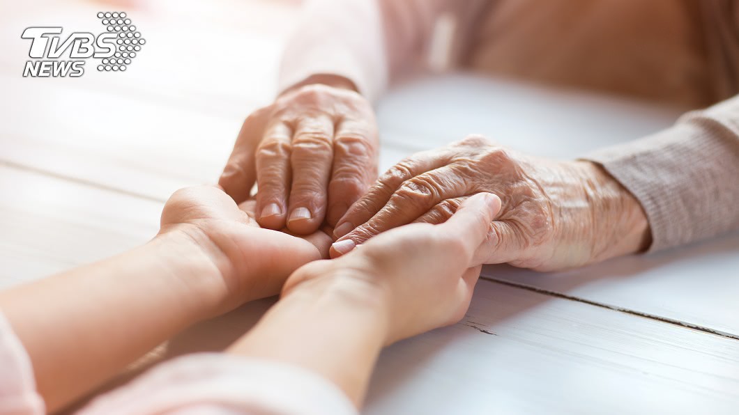 怒提告4個兒子！90歲嬤決定住養老院…背後原因藏心酸