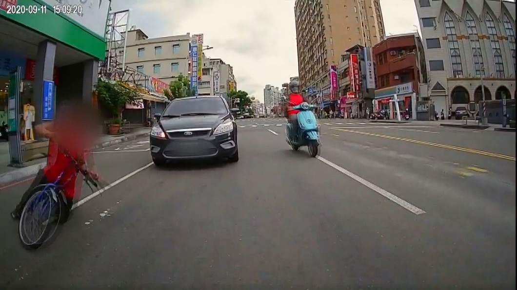 圖/翻攝自八卦村行車紀錄器影片上傳中心