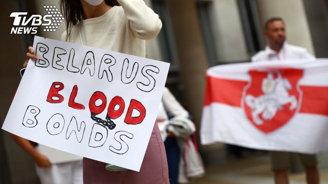 抗議白俄總統魯卡申柯 首都至少10萬人上街示威