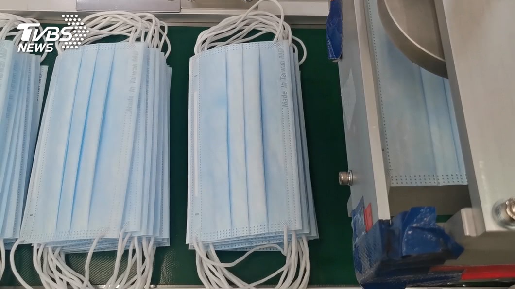 雙鋼印醫用口罩明天在全台實名制通路開賣。（圖／TVBS）