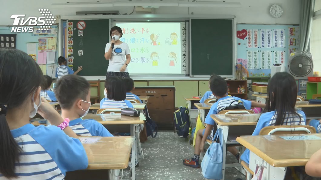 現代小學生很幸福?家長淚曝「小二翻倍學習量」:只能說悲慘