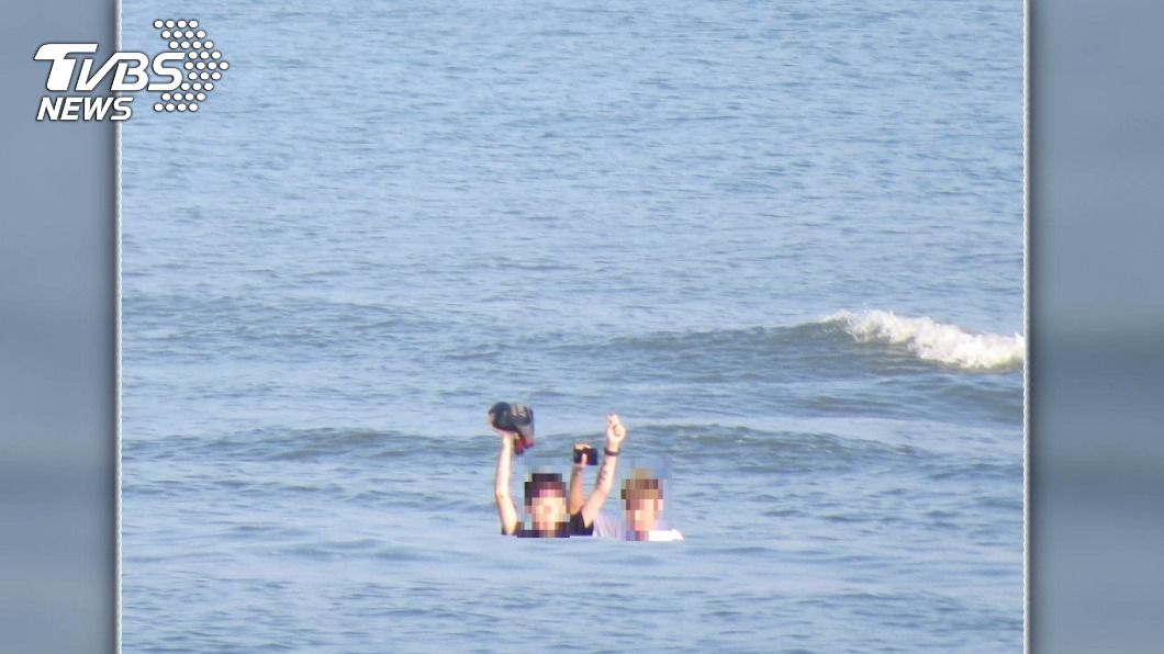 快訊／20歲兩女相約看海踏浪　受困大安海水浴場