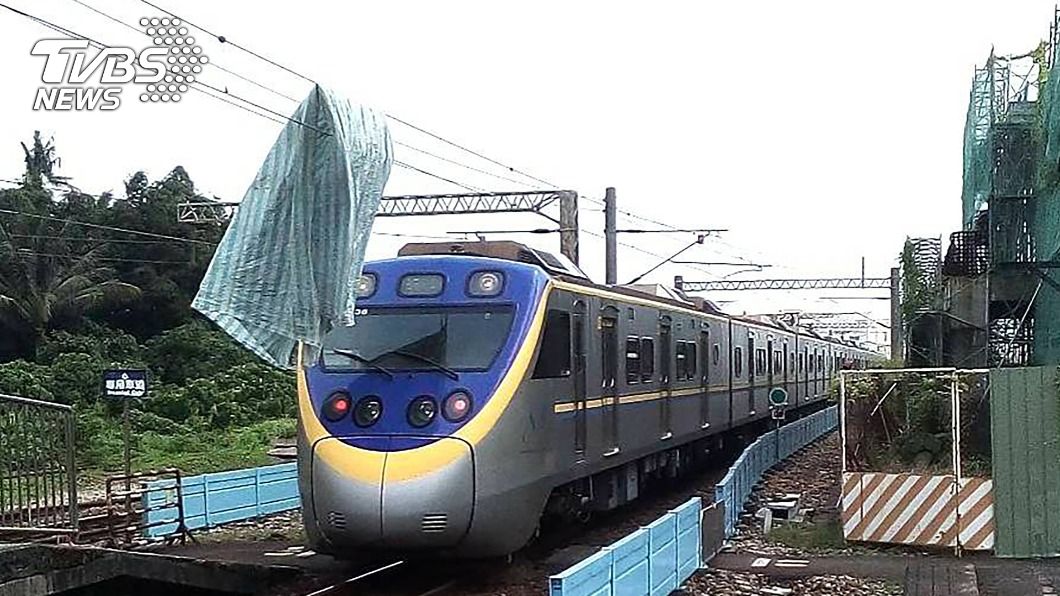 電車線驚掛帆布!火車退回改線行駛 影響12列車
