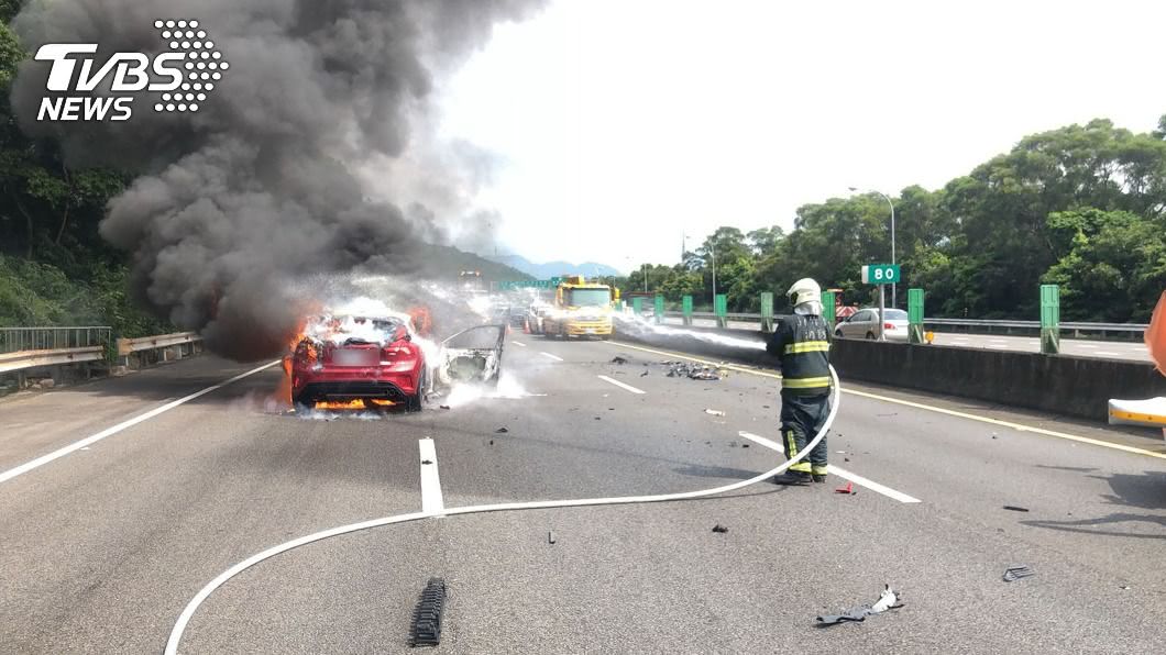 國道3號關西段火燒車 警消已滅火恢復通車