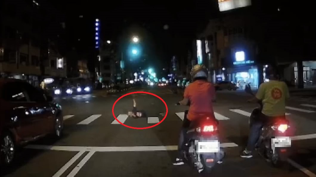 鬼門關前驗完屍…高大成驚見男躺馬路招手:我看到了什麼
