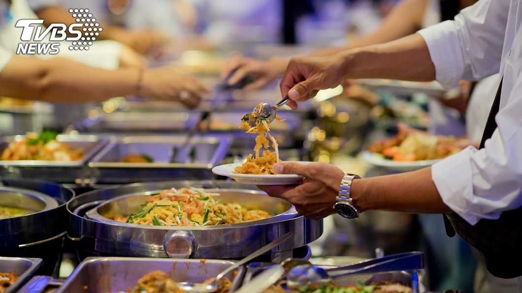 吃Buffet別搶第一! 飯店業者爆「超噁內幕」