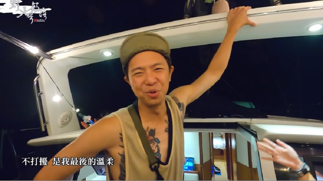 小鬼說「不打擾,是我最後的溫柔」令粉絲淚崩。(圖/翻攝自小鬼IG)