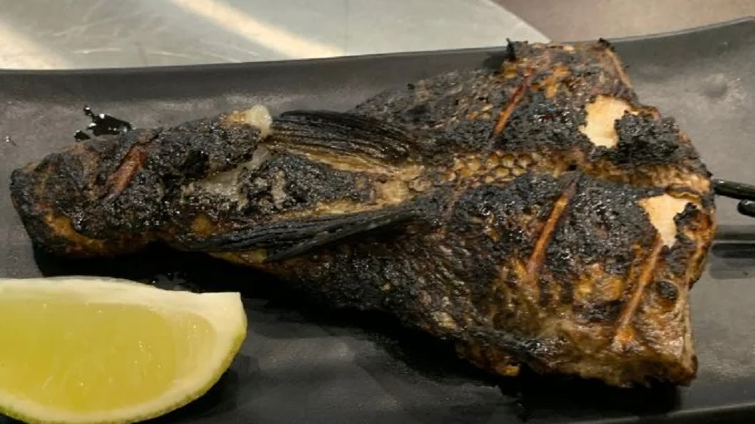 點魚下巴送來「一堆炭」…店員回嗆一句話 全網氣炸