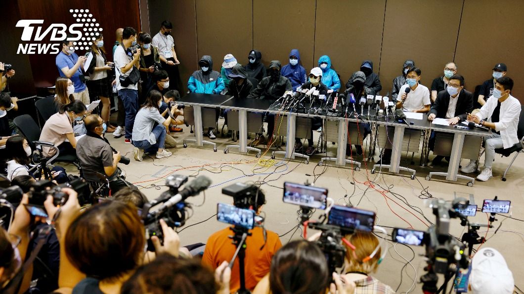 12名港人涉偷渡被扣押 家屬再委託律師到深圳看望親人