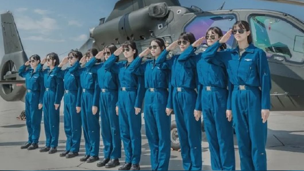 中共陸軍航空兵首批女飛行員 網封小湯唯