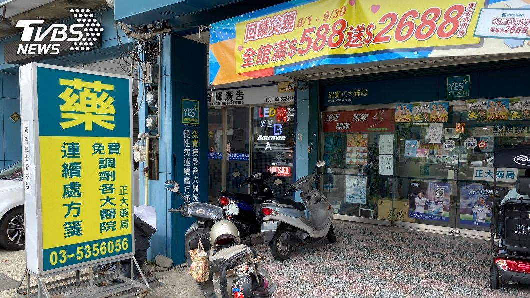 雙鋼印實名制口罩今開賣，各地藥局並未出現大批排隊領購人潮。（圖／中央社）
