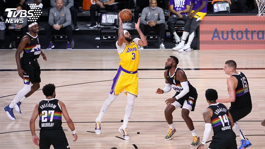 戴維斯32分轟垮金塊 NBA西區決賽湖人聽牌