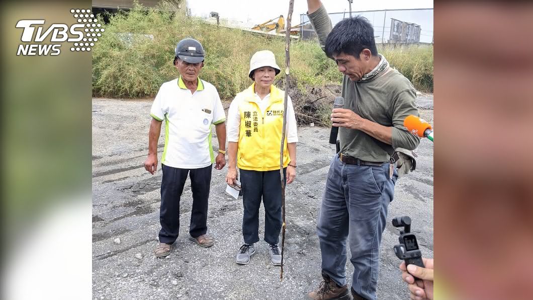 台南學甲疑遭填埋爐碴地 立委帶隊到場勘查、採樣