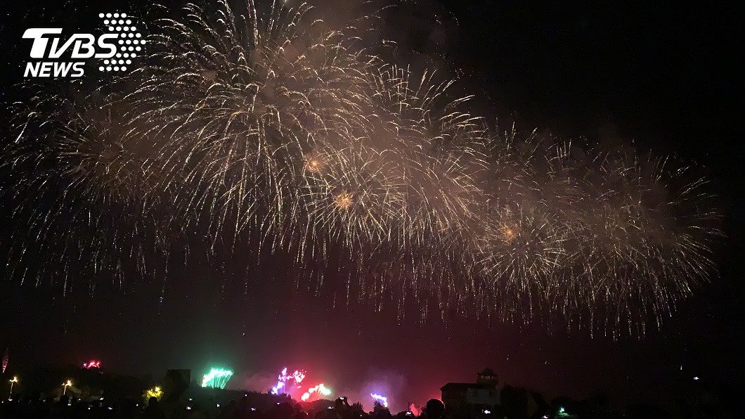 國慶焰火試放! 800顆煙火照亮台南漁光島