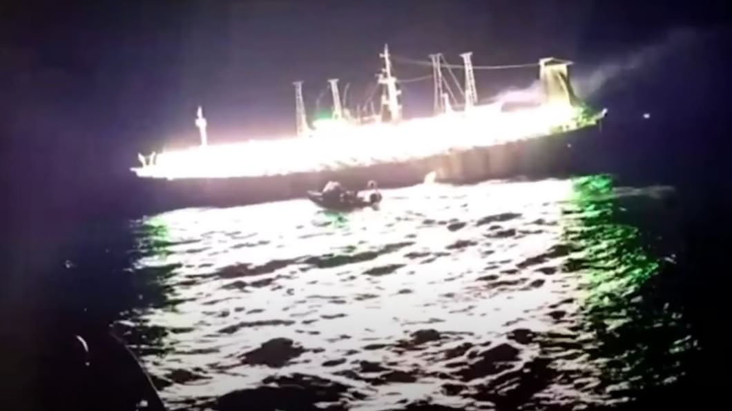 大陸漁船疑祕魯外海違法捕魚 數量超過250艘