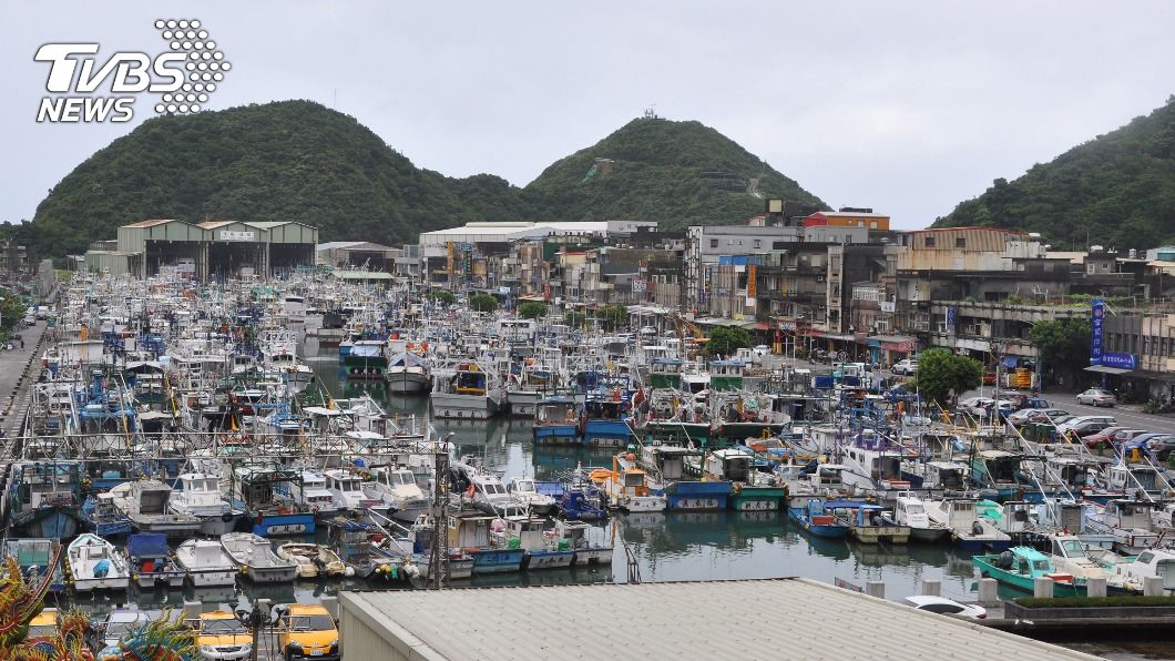 蘇澳漁船遭日公務船衝撞 海巡署派艦護送凌晨返港