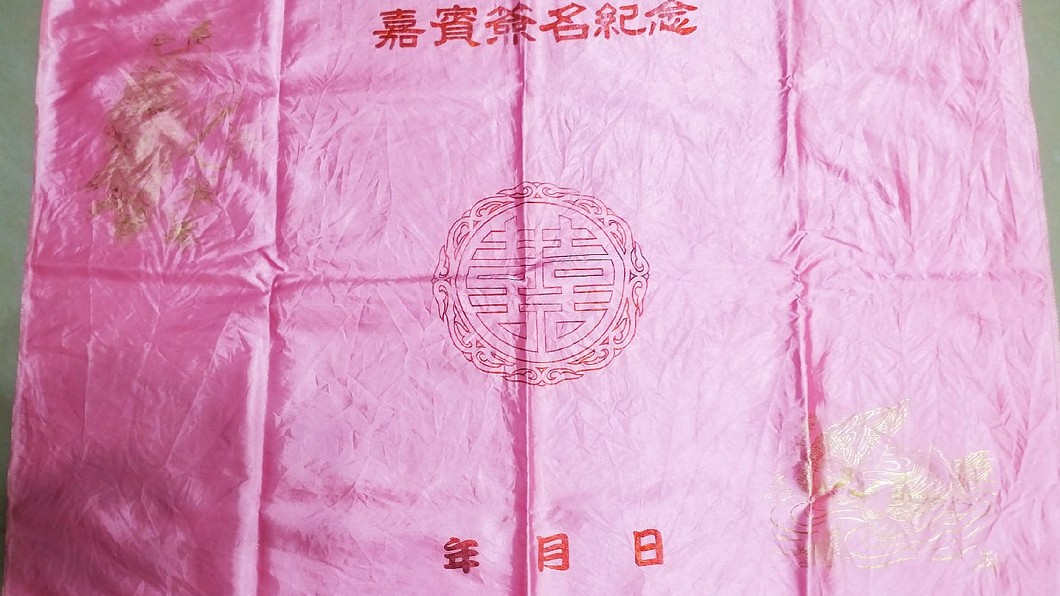 婚宴簽名布「字跡一夕蒸發」 抓包婆婆做的…萬人歪樓