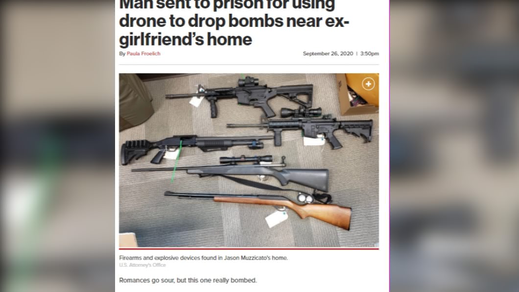 警方在維修廠搜出滿牆的槍枝及彈藥。(圖/翻攝自New York Post)
