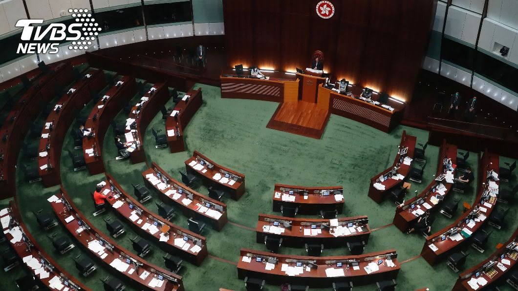 拒配合中國人大決定 2香港泛民議員不留任