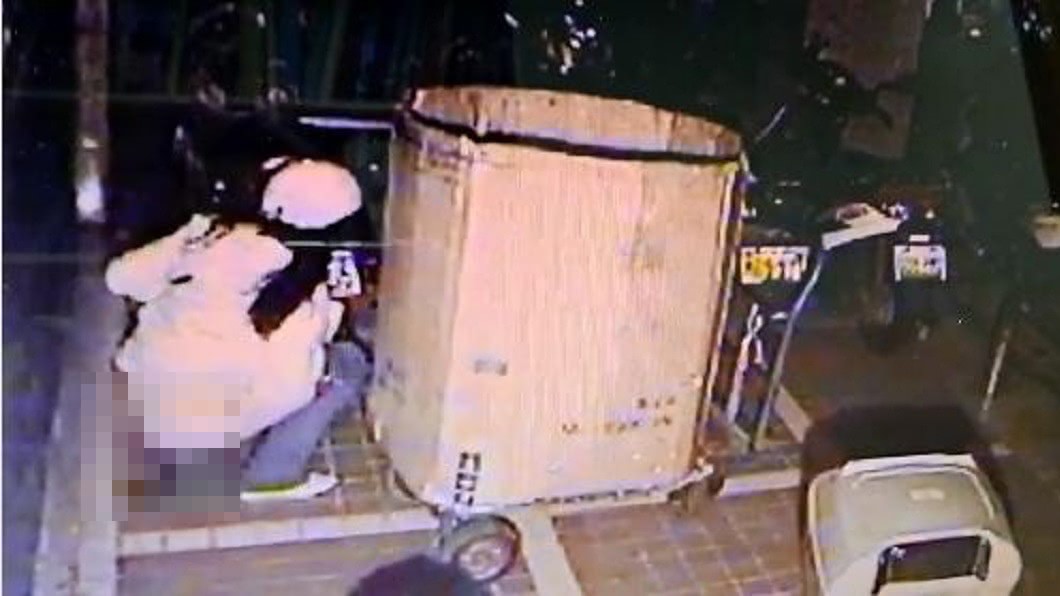 超噁!連續3女在樂華夜市當街大號 網驚:沒擦屁股
