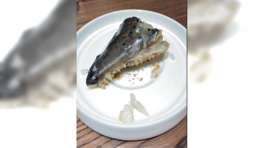 月子餐驚現怪魚頭「整排銳齒倒插」 網喊賺到:養顏必備
