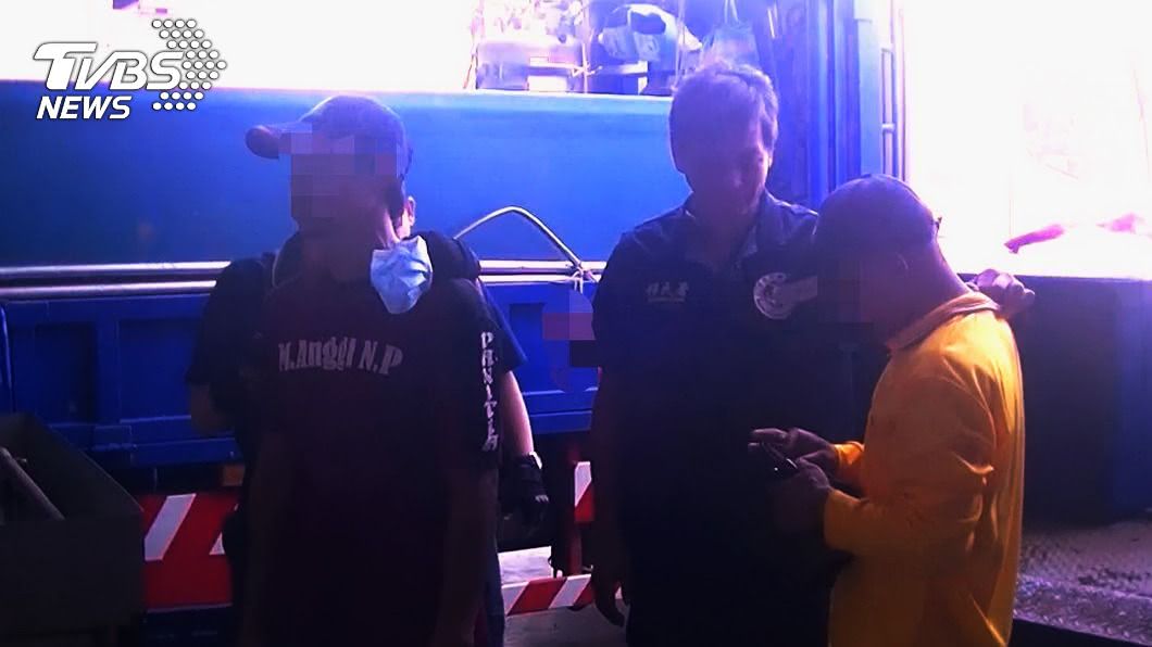 台灣海鮮好吃到忘我 非法移工午餐時間遭突襲逮捕