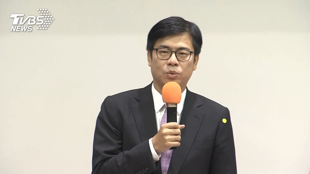 陳其邁議會首次備詢 場外湧大批抗議團體