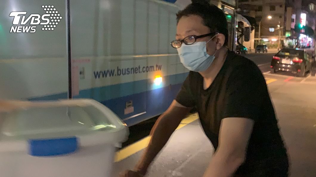 交保獲釋 許金龍離開台北看守所不發一語