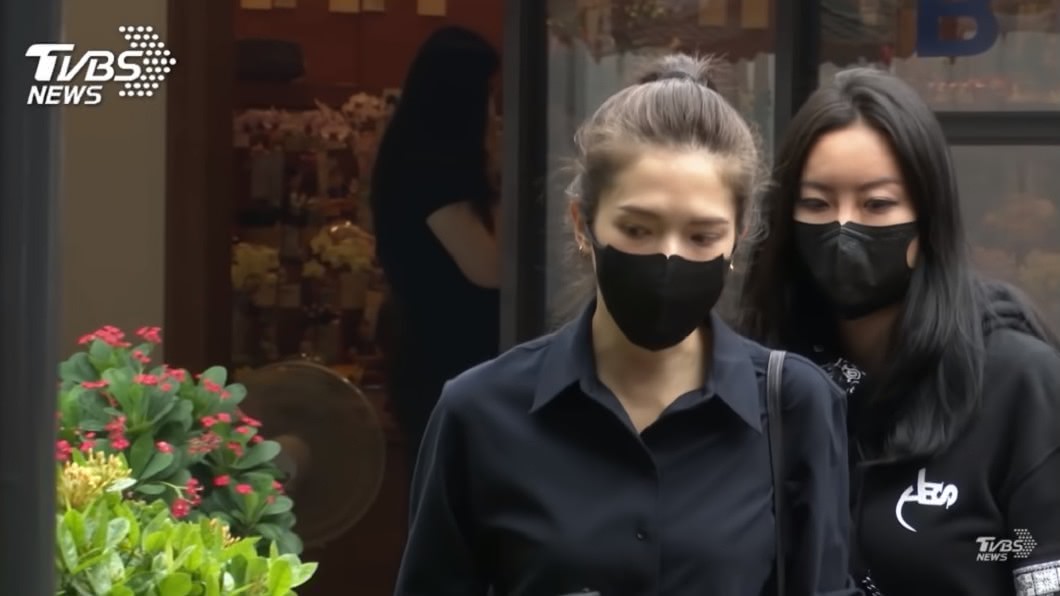 小鬼400億「神秘貴婦」摯友曝!公公超狂含金背景起底
