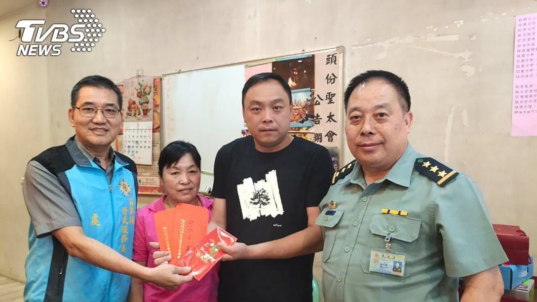 黑鷹黃聖航殉職 國防部秋節致贈家屬慰問金