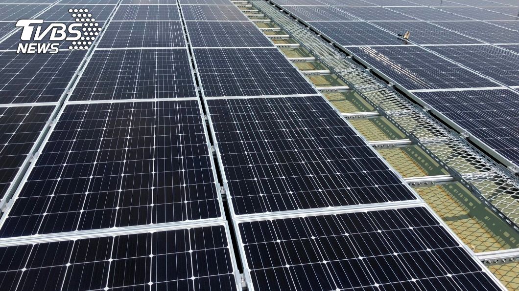 台鐵減碳 高雄機廠屋頂推太陽能發電