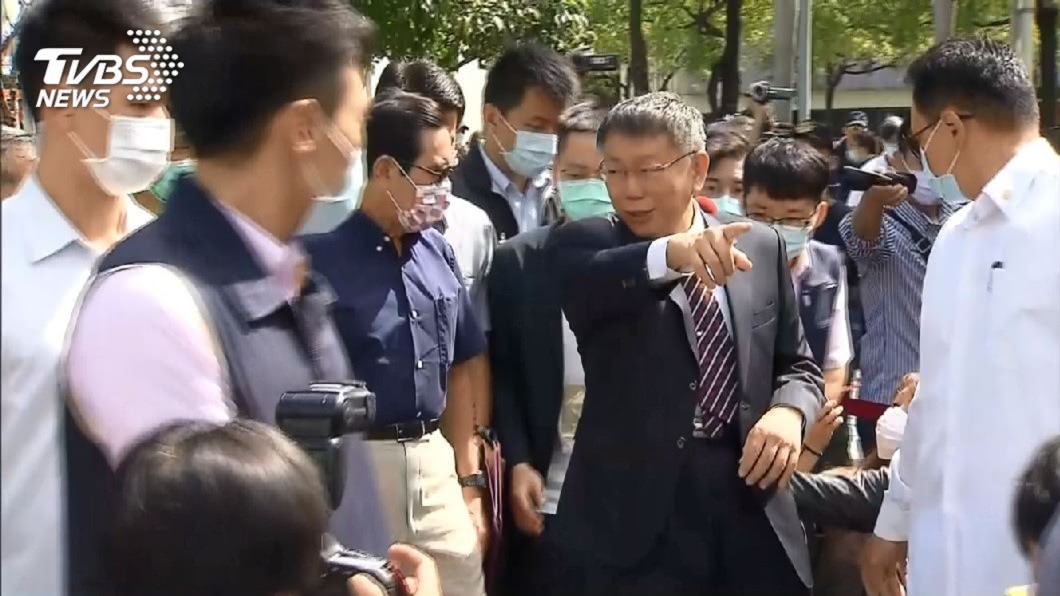 柯文哲和馬英九互動熱絡。(圖/TVBS)