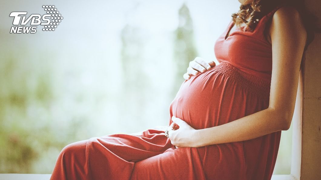 娘家不買BMW！人妻挺6月孕肚被夫「趕出家門」