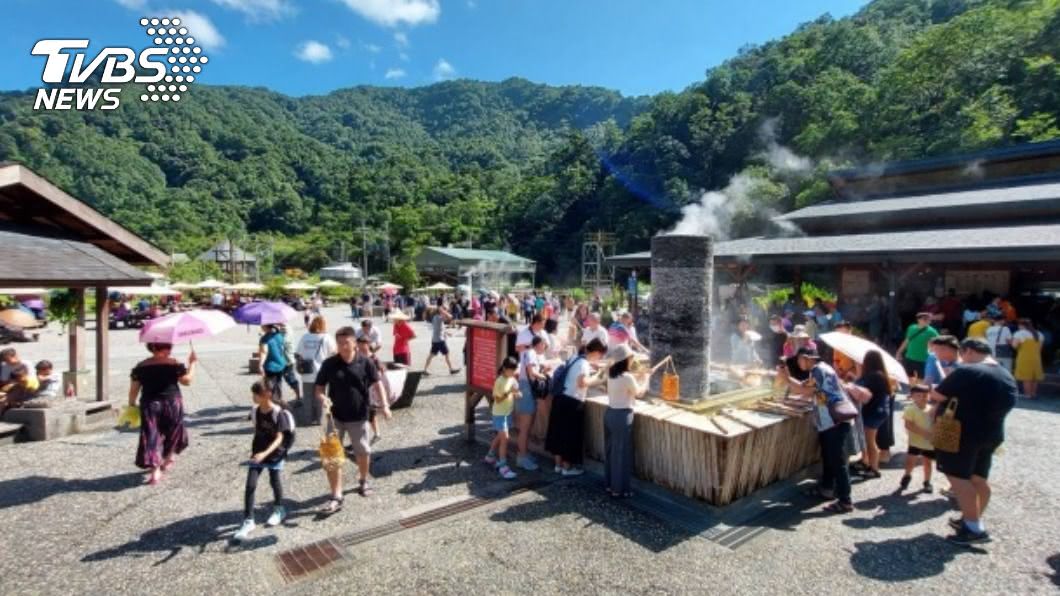 連假大爆發! 宜蘭五峰旗清水地熱啟動人潮管制