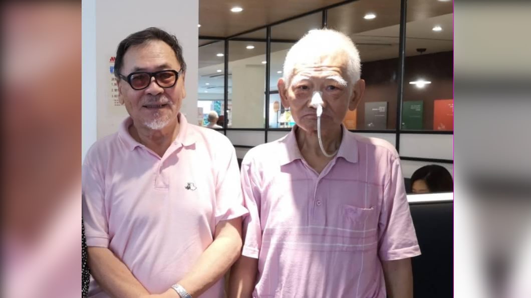 江文雄（右）近年飽受化療後遺症之苦。（圖／翻攝自倪有純臉書）