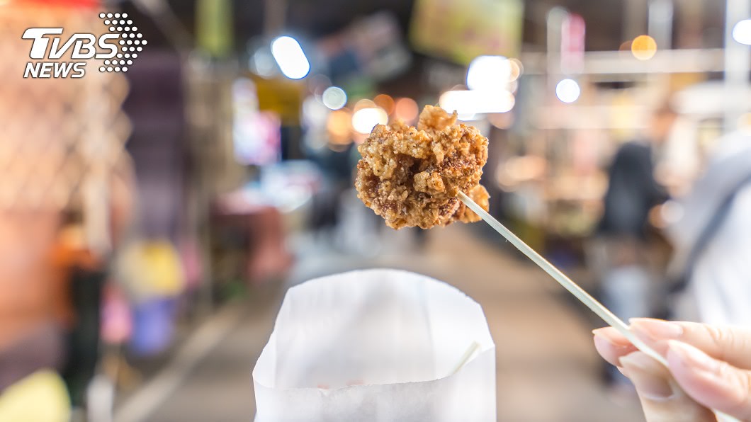 宵夜爽買鹹酥雞!老闆尬聊「8字嗆爆妹仔」 網傻眼轟爆