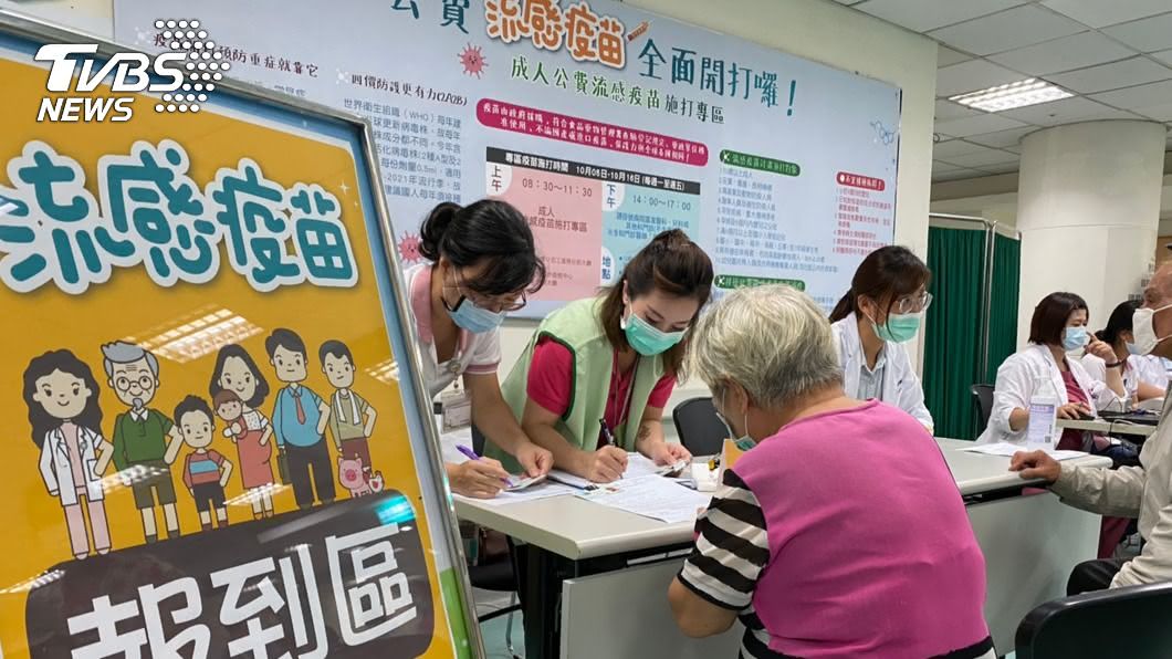 公費流感疫苗今開打　各地現排隊人潮等接種