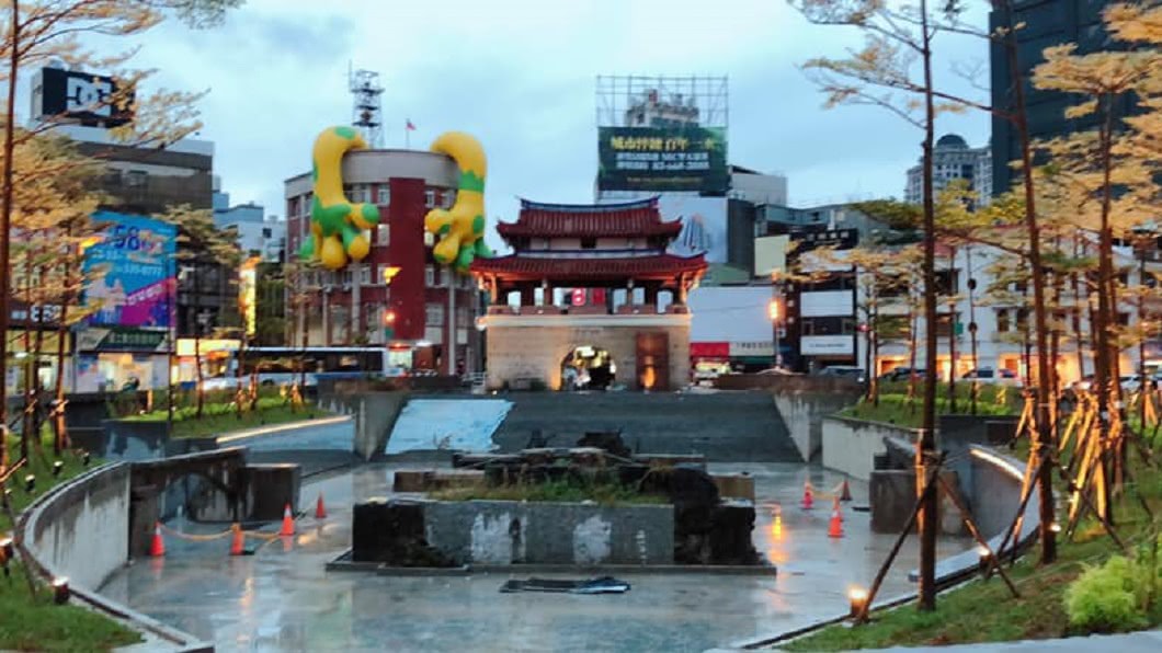 新竹東門城新貌超陰…　在地人批：古蹟變墓地