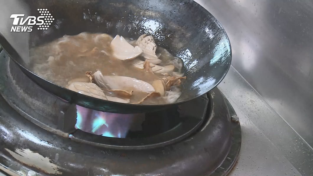 坐月子放縱爽吃2個月 二寶媽「腹痛狂吐」險掛