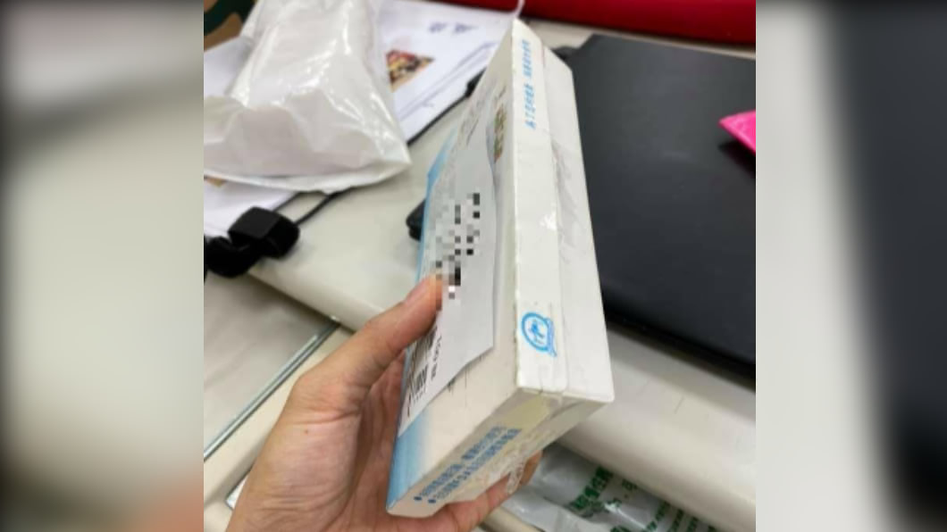 除了零食包裝袋，另外一個商品以餐盒包裝。（圖／翻攝自「爆怨公社」臉書）