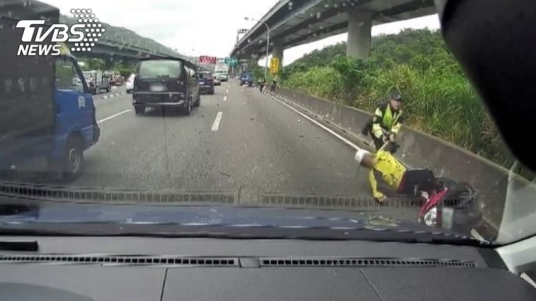 救闖國道機車男險被聯結車撞　警：下次仍會先救人
