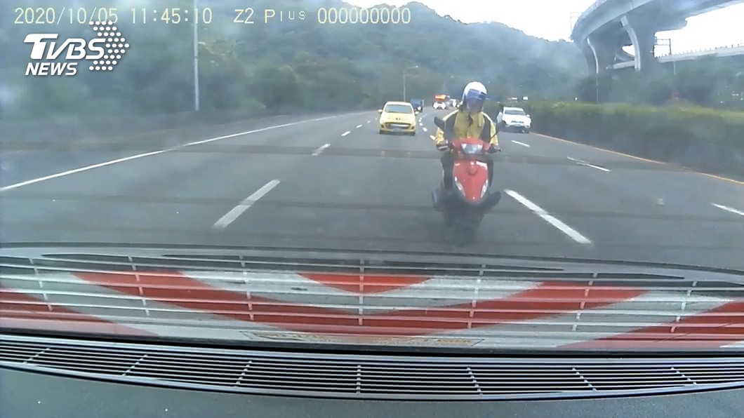 騎士國道蛇行釀10車追撞 高檢署發交新北檢偵辦