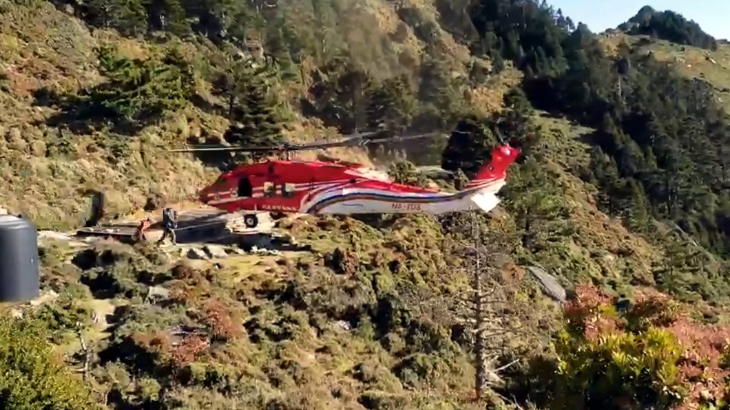 黑鷹高山訓練巧救高山症 山友大讚低空滯留技術