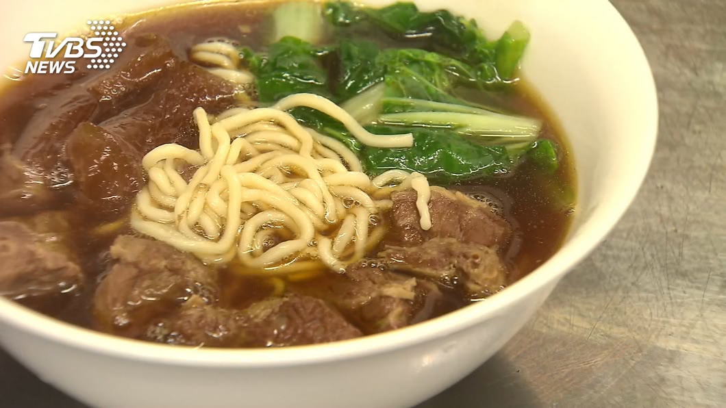 吃完牛肉麵稱「老闆送錯了」 奧客只付陽春麵的錢就閃人