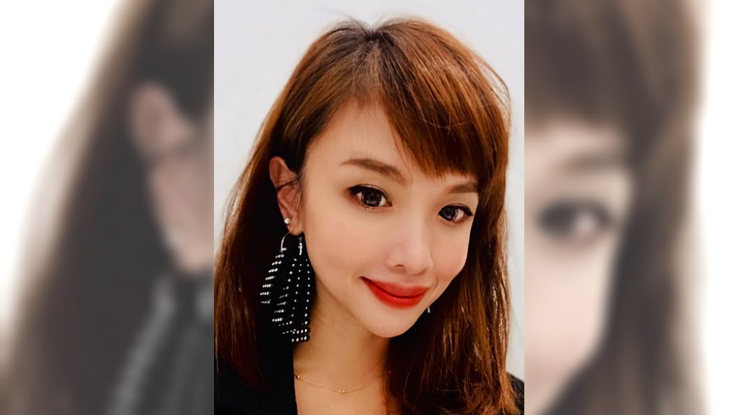 劉至翰前妻Vivian(黃曉潔)為了還債出道還當起直播主。(圖/翻攝自黃曉潔臉書)