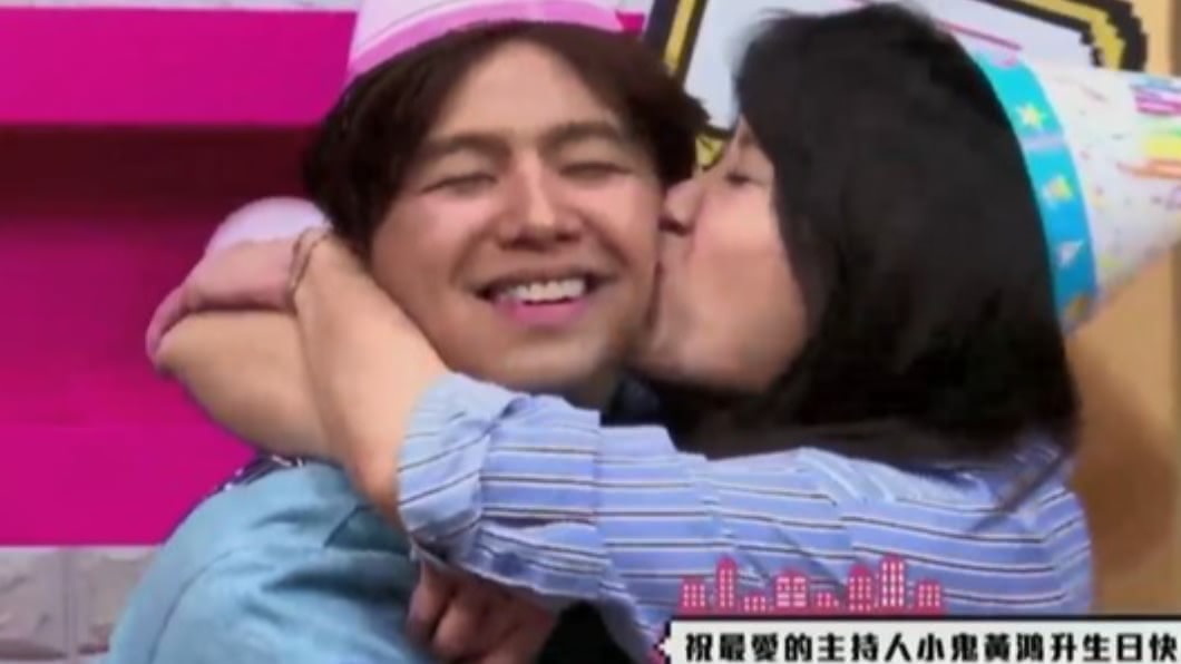  海芬與小鬼親如姊弟，私下感情相當好。（圖／翻攝自黃鴻升 Alien Huang YouTube ）  