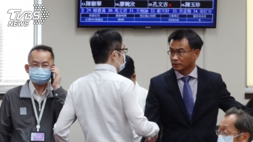 遭疑開放美豬進口「立場轉變」 陳吉仲:無法接受